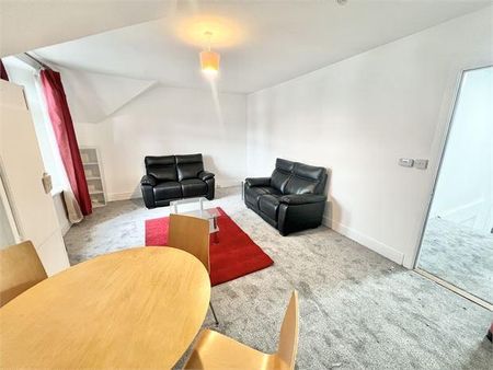 2 bedroom flat to rent - Photo 2