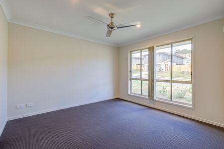 Quality Family Home - Photo 3