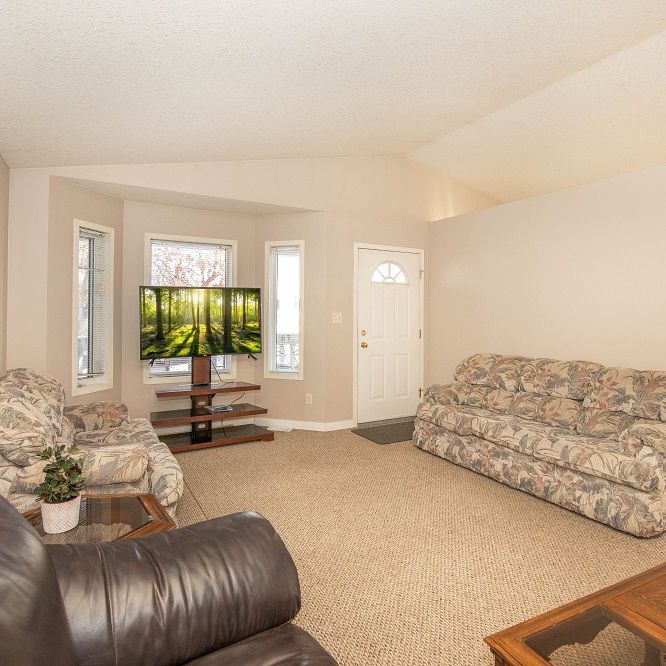 Rent-A-Room in this Roomy 8 Bed Home! Based On Single Occupancy. - Photo 1