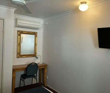 Charming 1-Bedroom Unit in the Heart of Gladstone Central – Conveni... - Photo 2