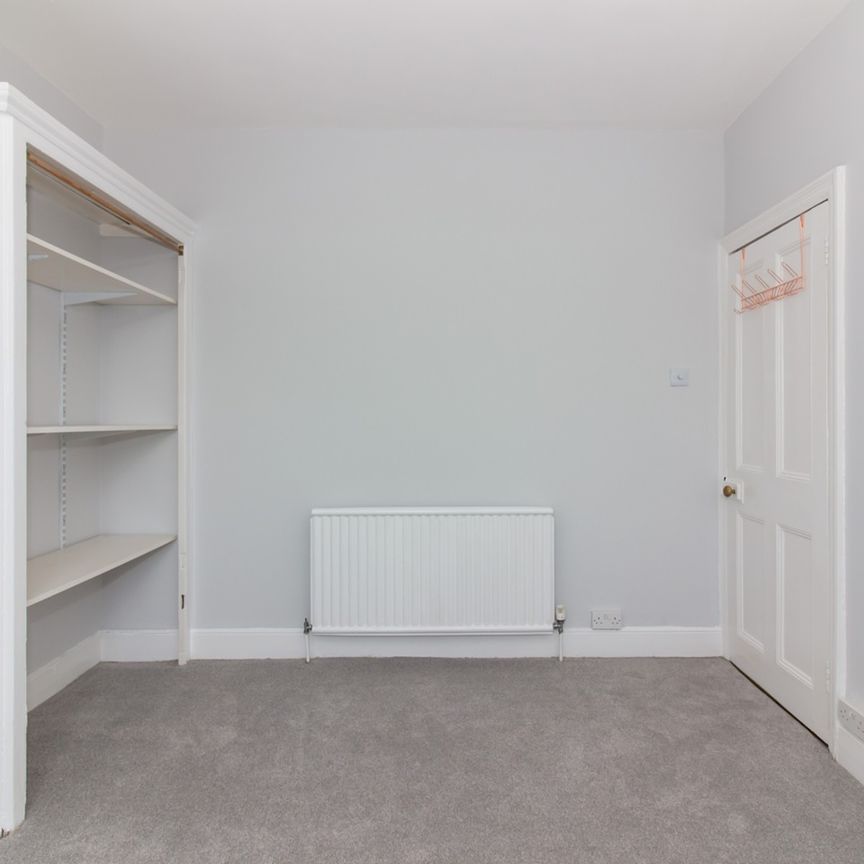 4 Bed Terraced House, Boscombe Road, SW17 - Photo 1