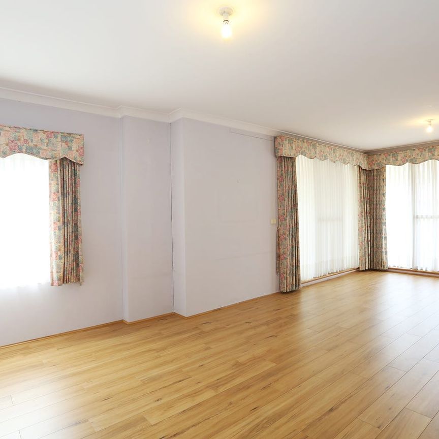 Spacious Three Bedroom unit in the Heart of Epping - Photo 1