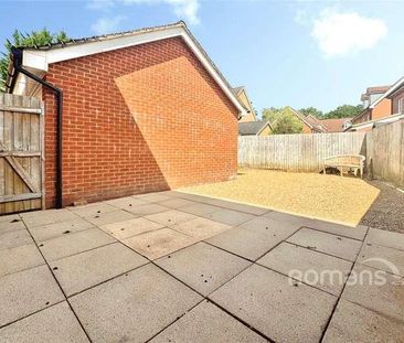 Alford Close, Sandhurst, Berkshire, GU47 - Photo 4