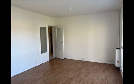 Location Appartement 4 pièces 77 m² La Châtre - Photo 3