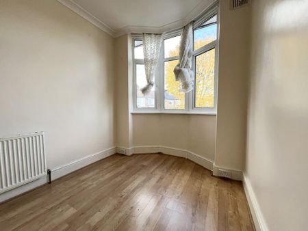 3 bedroom flat to rent - Photo 2