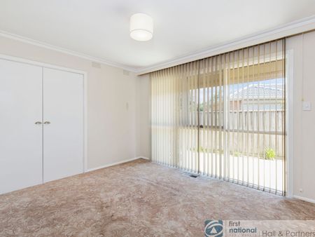 IMMACULATE FAMILY HOME - Photo 5