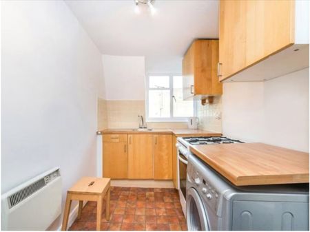 Studio Flat, Cleveland Street, W1T - Photo 5