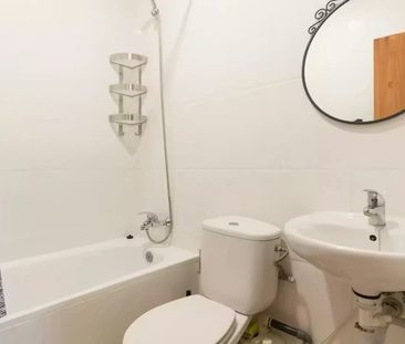 Carrer de Besalú, Barcelona, Catalonia 08026 - Photo 2