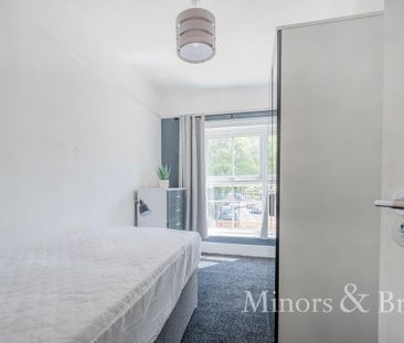 1 bedroom in a house share to rent - Photo 2