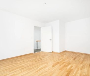 Rent a 4 ½ rooms apartment in Zumikon - Photo 2