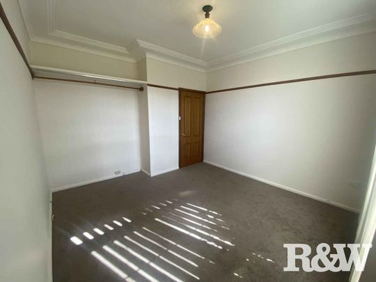 IMMACULATELY PRESENTED HOME IN FANTASIC LOCATION - Photo 1