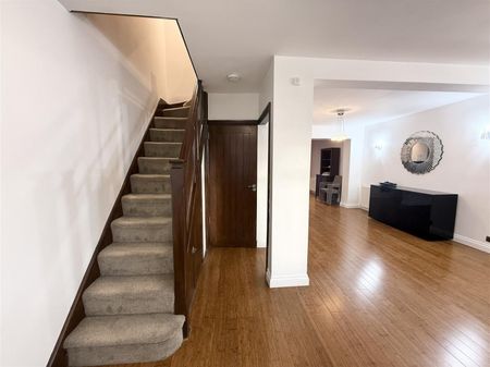 4 Bedroom House - Mid Terrace To Let - Photo 5