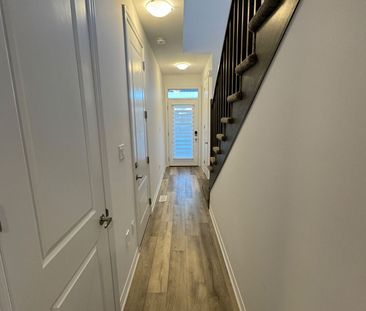 Townhouse For Lease | X8126166 - Photo 3