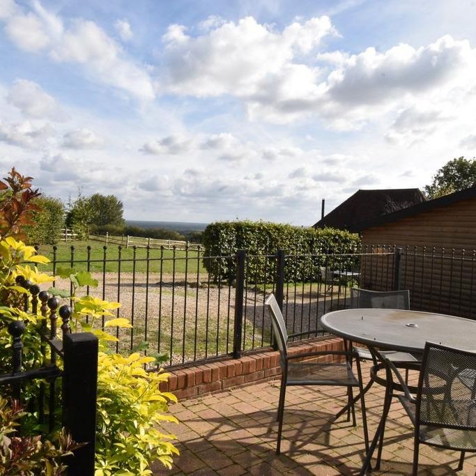 2 bedroom chalet to rent - Photo 1
