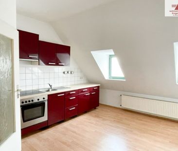 Wunderschöne Dachgeschosswohnung in Annaberg mit Einbauküche! - Photo 3