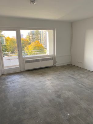 Toll geschnittene 3-Zimmer-Wohnung mit Loggia // 2.OG links - Foto 1