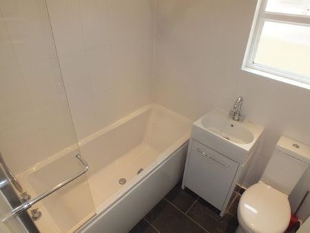 1 bedroom in a house share to rent - Photo 5