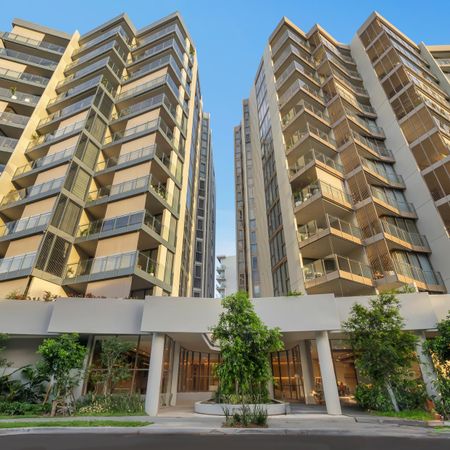 Spacious 3-Bedroom Residence in the Heart of West End - Modern Luxury and Lifestyle Combined - Photo 4