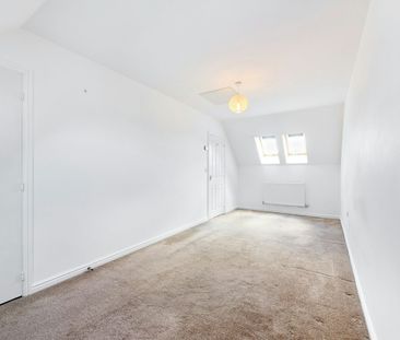 Semi-detached house to rent on - Photo 2