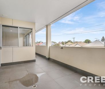 Stunning 2 Bedroom Apartment! - Photo 3