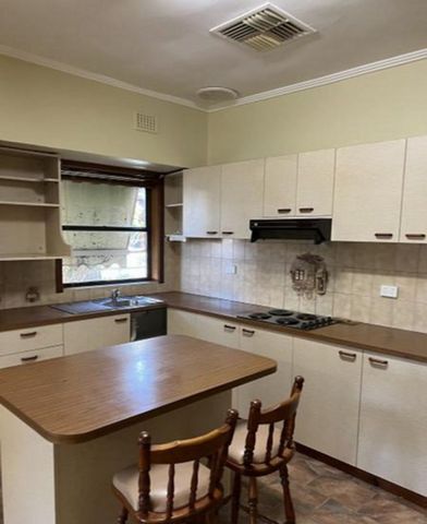 Great location within walking distance to the beach - Photo 3