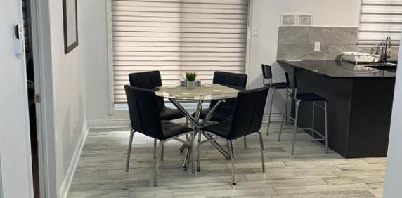 Magnifique appartement 4 1/2 rénové à louer à Laval - Photo 2