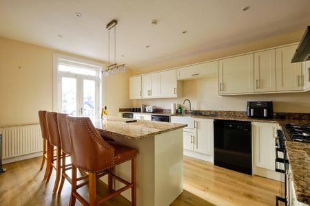 3 bedroom apartment to rent - Photo 4