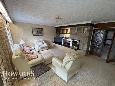 4 bedroom detached house to rent - Photo 2