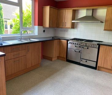 4 bedroom detached house to rent - Photo 4