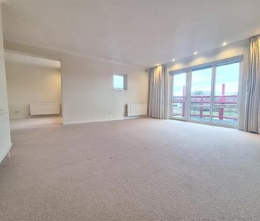 3 bedroom flat to rent - Photo 2