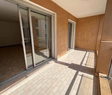 Location Appartement 2 pièces 47m² SANARY SUR MER 83110 - Photo 4