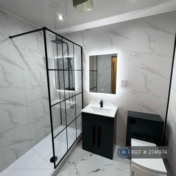 1 bedroom in a flat share to rent - Photo 1