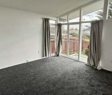 Home in the heart of Manurewa! - Photo 4