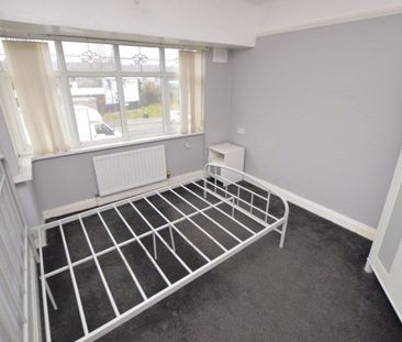 3 Bedroom Terraced House - Photo 3