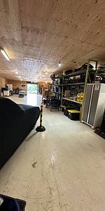 Shop for rent 1400 sq foot 70x40 for automotive use or storage - Photo 3