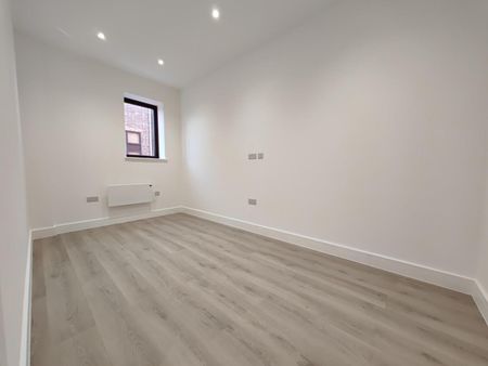 2 bedroom Flat To Let Total Size: 714 SQ FT - Photo 4