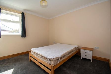 5 bedroom detached house to rent - Photo 3