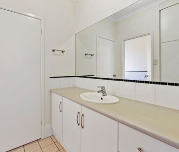 Spacious Family Home - Photo 2