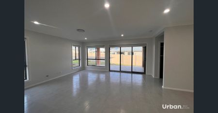 Four Bedroom Family Home with extra parking for Caravan or Boat! - Photo 4