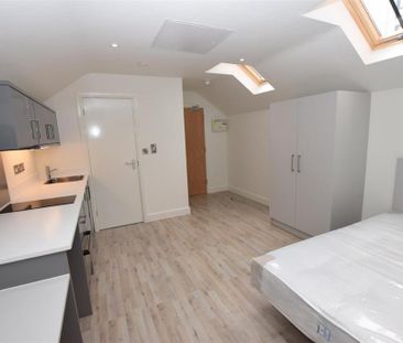 Studio to rent - Photo 2