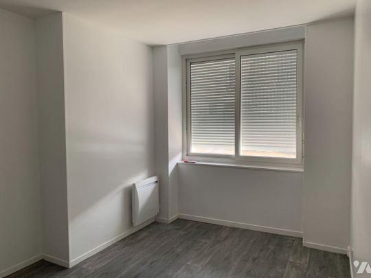 Appartement de type II composé d'un séjour-cuisine, une chambre, salle d'eau, wc. - Photo 1