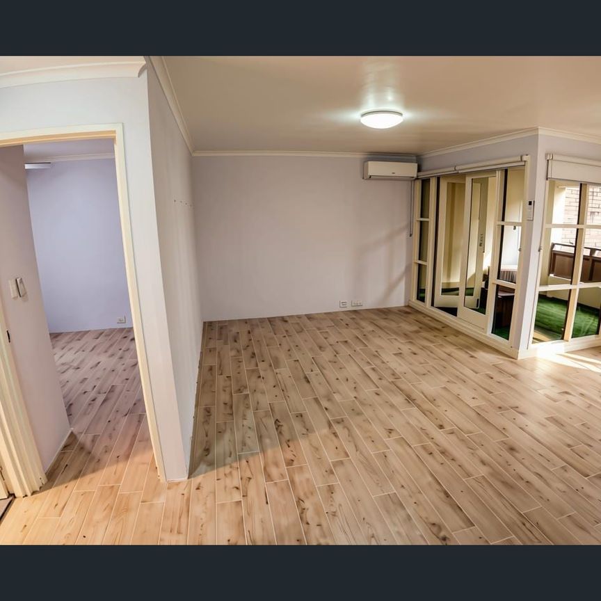 Renovated 2 bedroom apartment - Pets allowed - Short or Long term - by Mort Bay Park and Sydney Habour - Photo 1