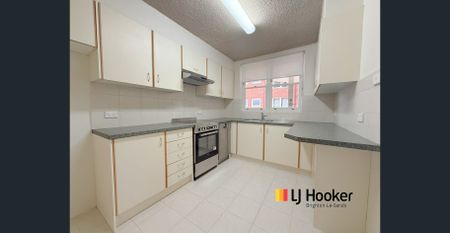 DIRECTLY ON THE WATERS EDGE. SPOTLESS 2 BEDROOM APARTMENT - Photo 5