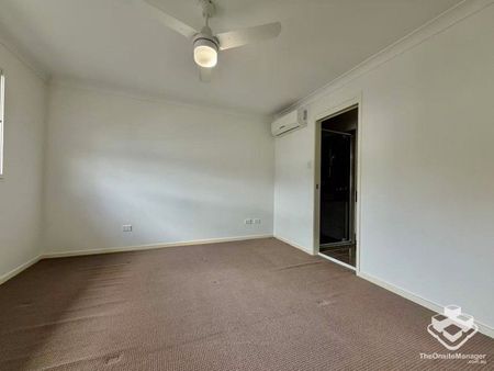 AIR CON IN ALL ROOMS plus SOLAR - READY FOR SUMMER - Photo 2