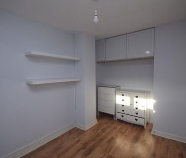 3 bedroom end of terrace house to rent - Photo 2