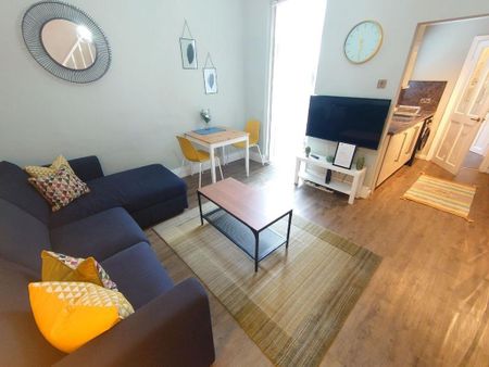 3 bedroom terraced house to rent - Photo 4