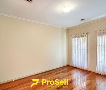 1 Woodlea Crescent, Craigieburn - Photo 4