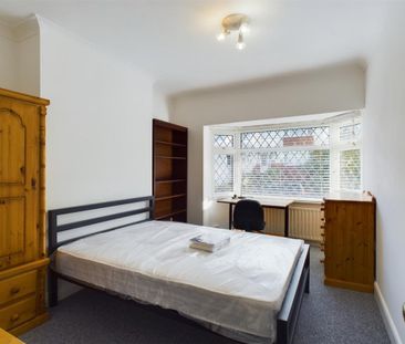 Carlyle Avenue, Brighton - Photo 3