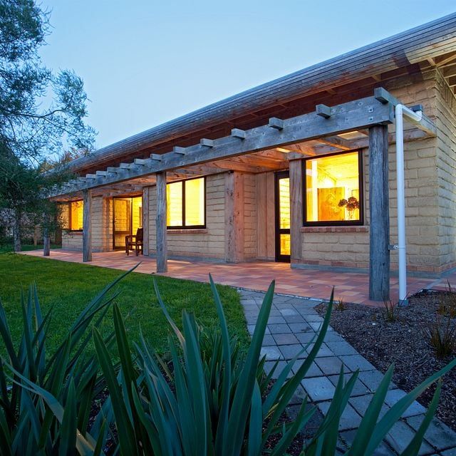 Elegant 2 bedroom semi furnished home - Photo 1