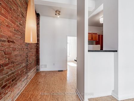 Townhouse For Lease | C8135978 - Photo 5